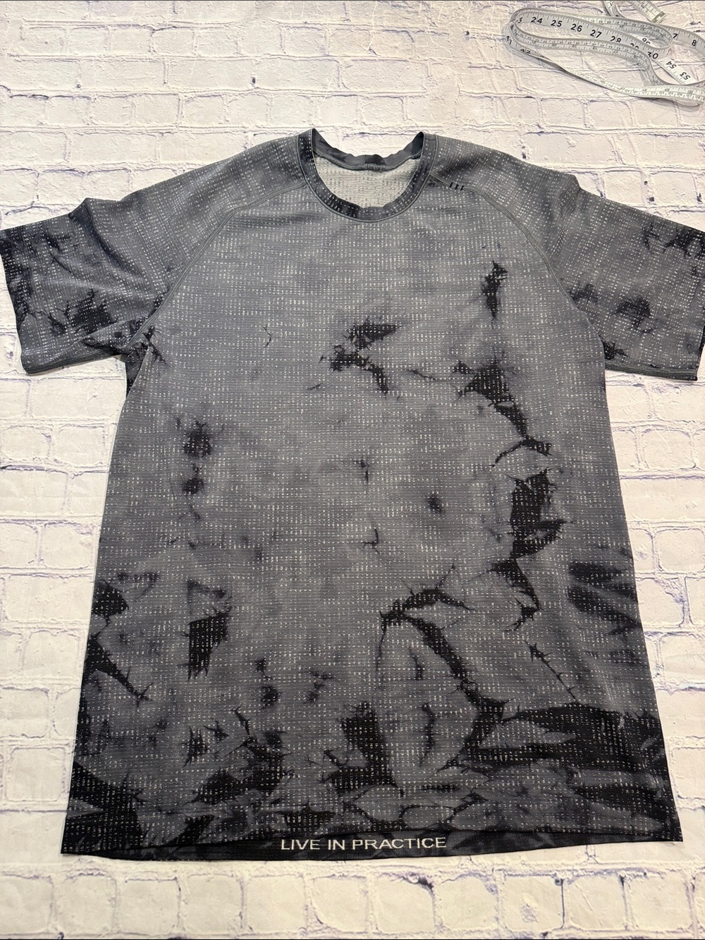 Lululemon Metal Vent Tech Performance Tee - Live in Practice | Size Medium